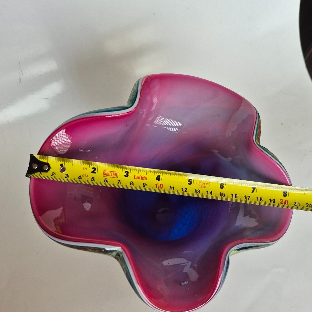 Beautiful Glass Vase - Picture 7 of 7